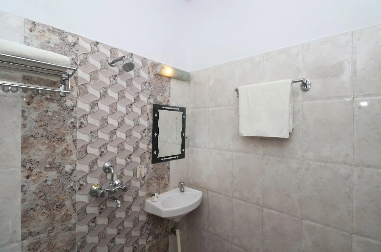 Oyo 18682 Hotel Roshan Varanasi