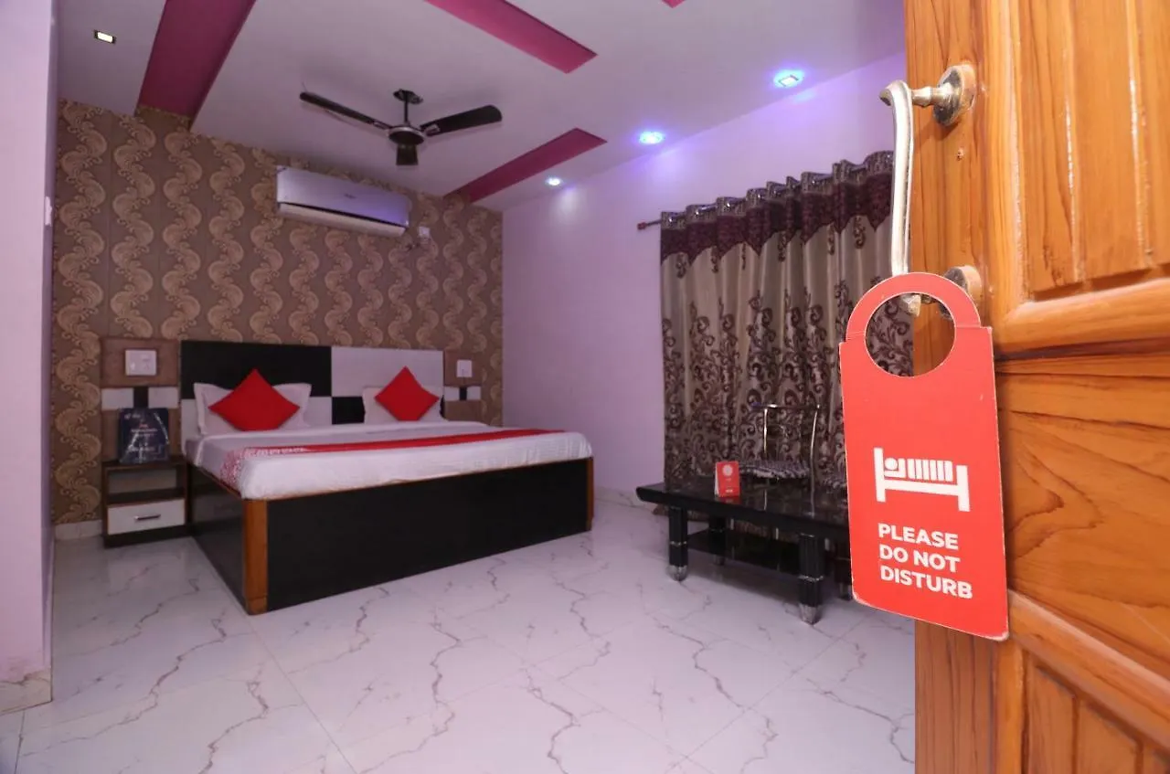 Oyo 18682 Hotel Roshan Varanasi 3*,